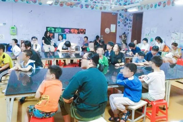 自閉癥兒童很可怕嗎？1千名大學生每年陪護他們1萬小時，發(fā)現(xiàn)——